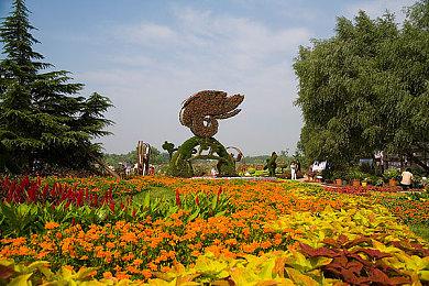 《战锤40K：星际战士2》宣传片 展示第二年更新路线图